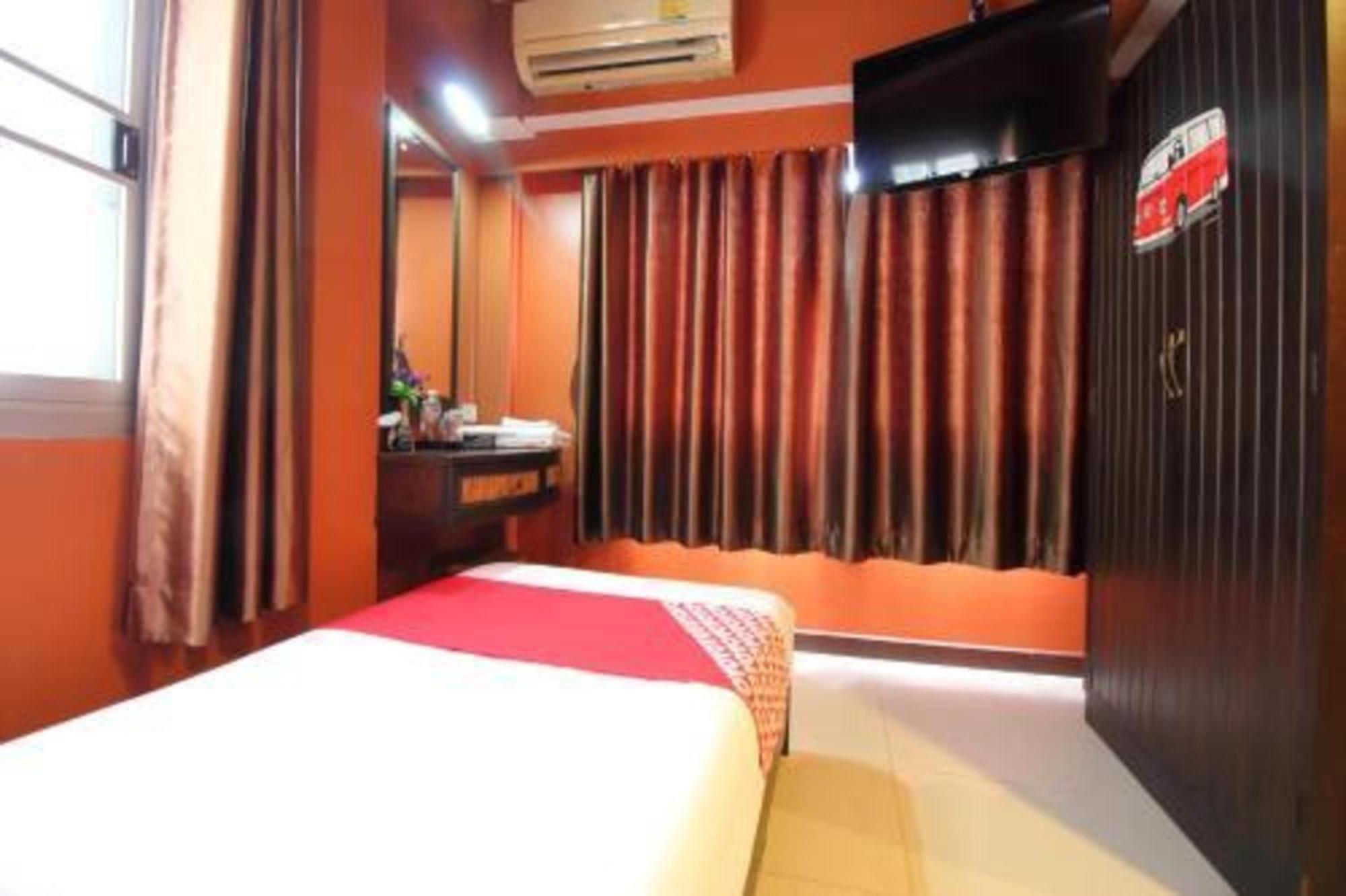 Pannee Lodge Khaosan - Sha Plus Bangkok Exterior photo